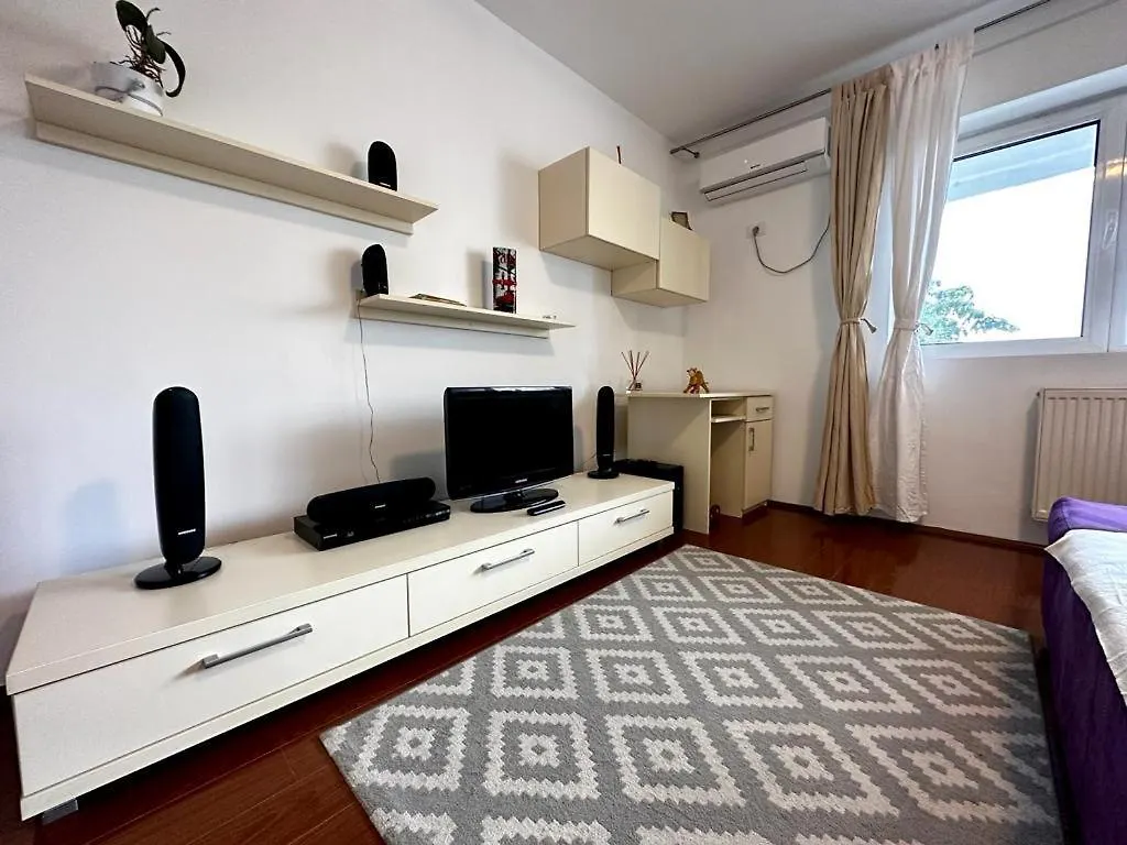 Cozy And Quiet Apartment Bucharest 0*,  Romania