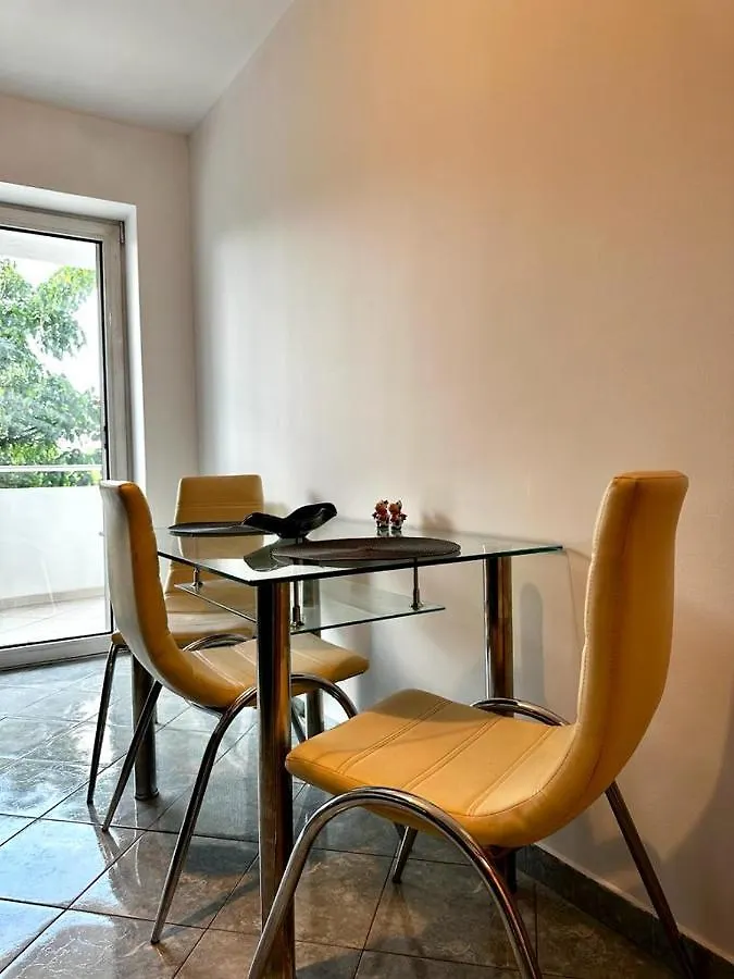 Cozy And Quiet Apartment Bucharest Romania